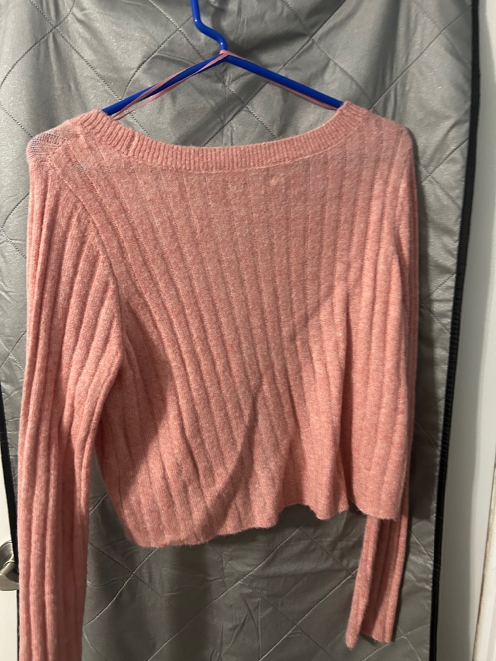 AE Cropped Ribbed Cardigan - Picture 2 of 3